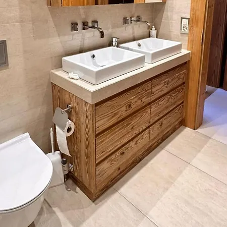 Cozy With Modern Touch * Γκστάαντ